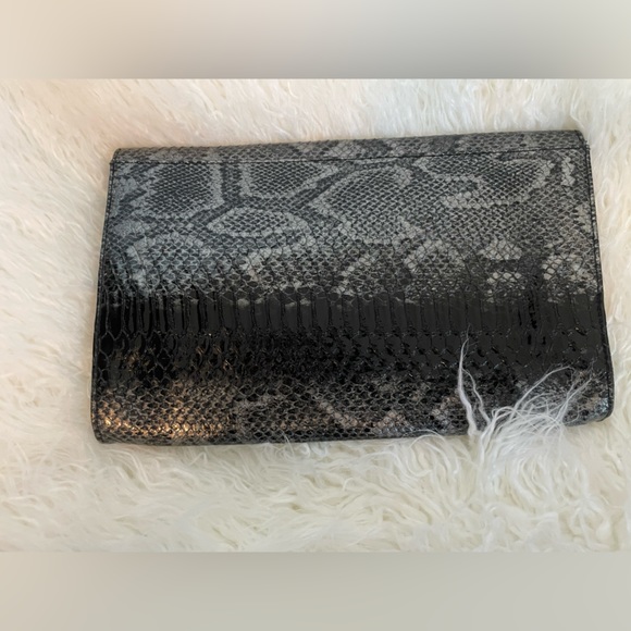 Super Cute Silver & Black Date Night, GNO, Evening or Cocktail Party Clutch - Picture 2 of 3